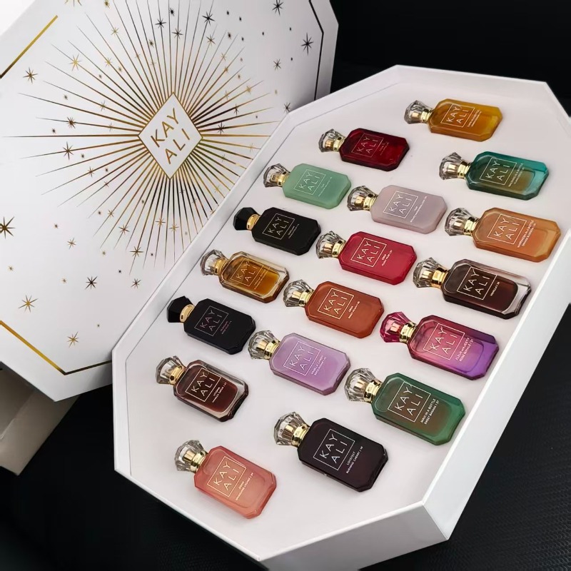 The Collection Perfume Fragrance - ชุดน้ำหอมขนาดพกพา 10 มล. พร้อมขวดสเปรย์ 18 ชิ้น